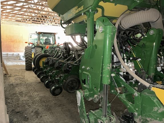 Image of John Deere 1775 equipment image 4