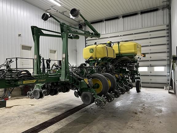 Image of John Deere 1775 equipment image 3