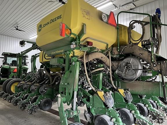 Image of John Deere 1775 equipment image 2