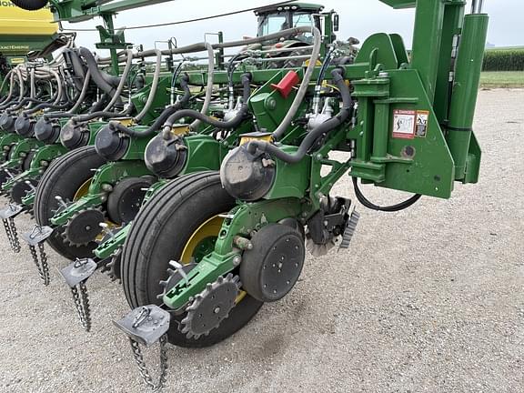 Image of John Deere 1775 equipment image 1