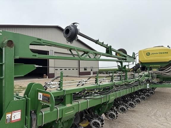 Image of John Deere 1775 Primary image