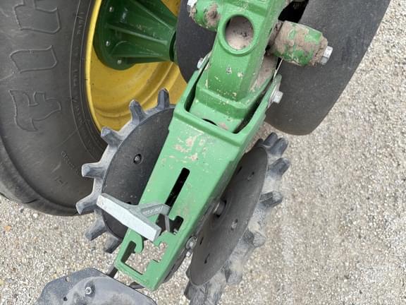 Image of John Deere 1775 equipment image 2