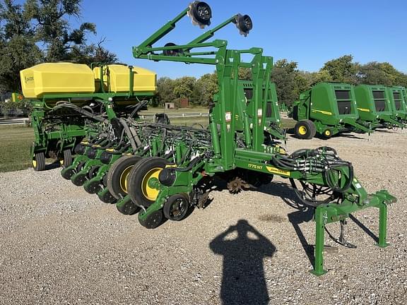 Image of John Deere 1775 equipment image 1