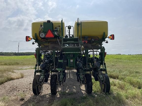 Image of John Deere 1775 equipment image 4