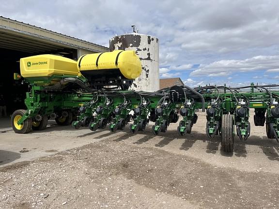 Image of John Deere 1775 equipment image 1