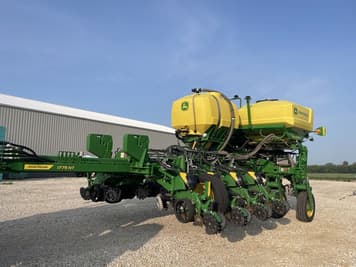 Main image John Deere 1775