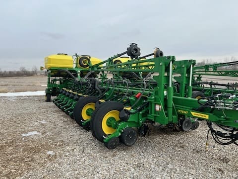 Main image John Deere 1775