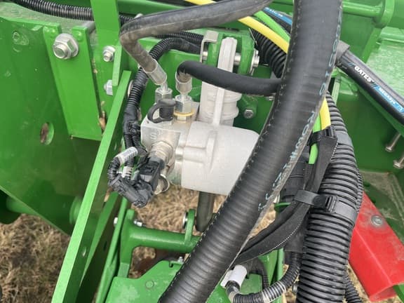 Image of John Deere 1775 equipment image 2