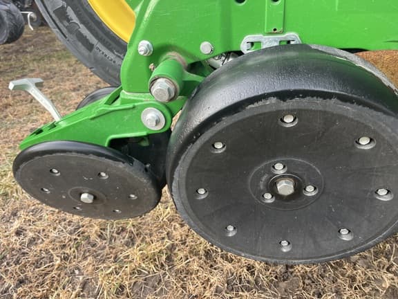 Image of John Deere 1775 equipment image 4