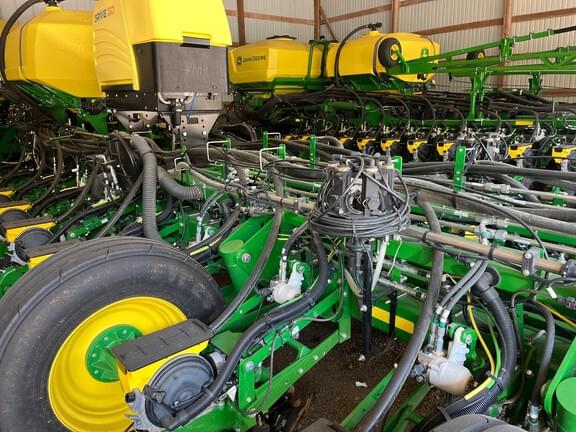 Image of John Deere 1775 equipment image 4