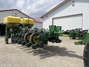 2022 John Deere 1775 Equipment Image0