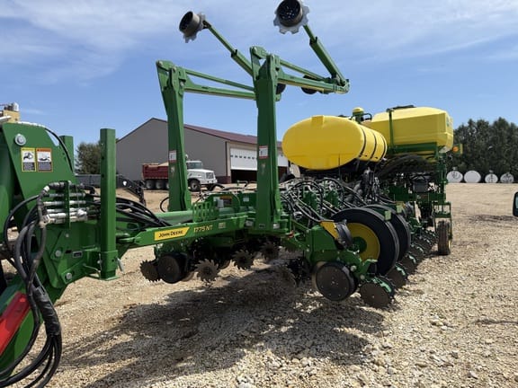 2022 John Deere 1775 Equipment Image0