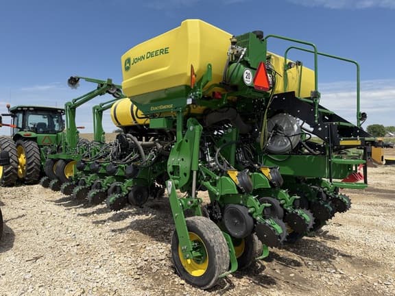 Image of John Deere 1775 equipment image 3
