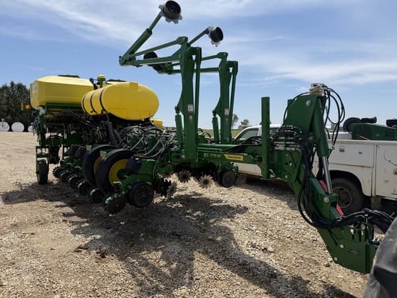 Image of John Deere 1775 equipment image 1