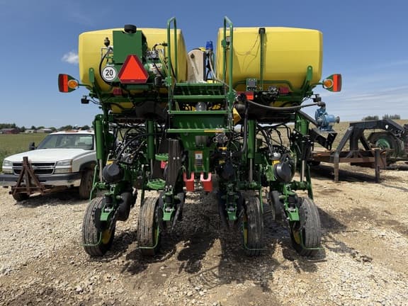 Image of John Deere 1775 equipment image 4