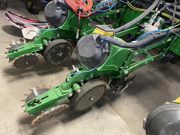 Image of John Deere 1775 equipment image 3