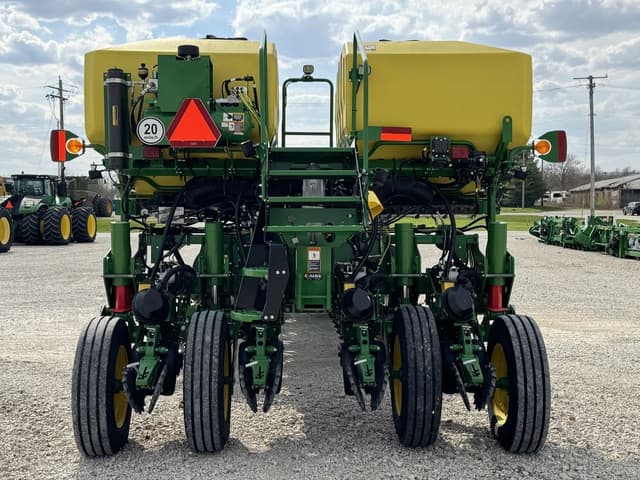 Image of John Deere 1775 equipment image 4