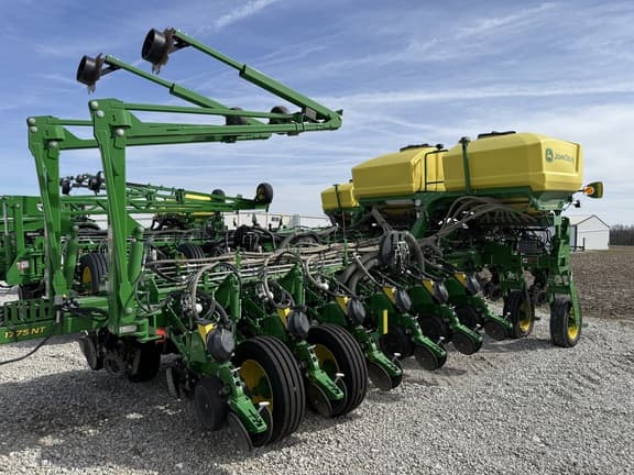 Image of John Deere 1775 equipment image 2