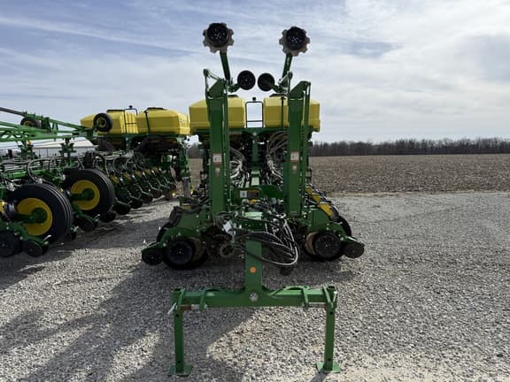 Image of John Deere 1775 equipment image 1