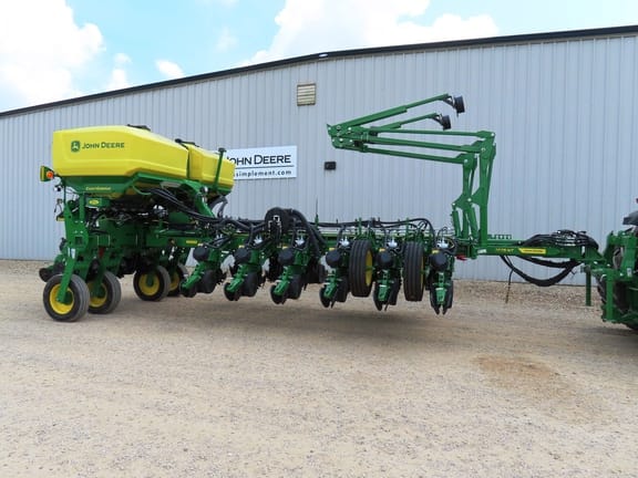 2022 John Deere 1775 Equipment Image0