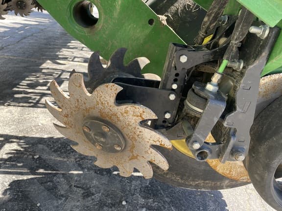 Image of John Deere 1775 equipment image 2