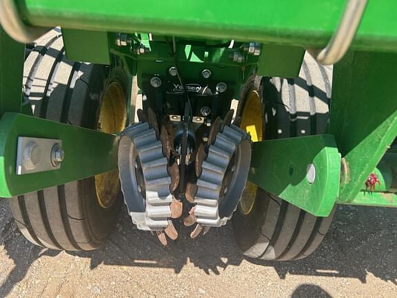 Image of John Deere 1775 equipment image 4