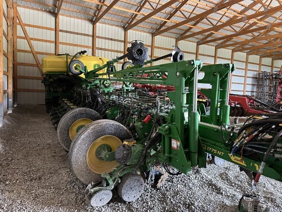 Image of John Deere 1775 equipment image 2