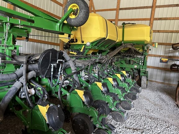 Image of John Deere 1775 equipment image 1