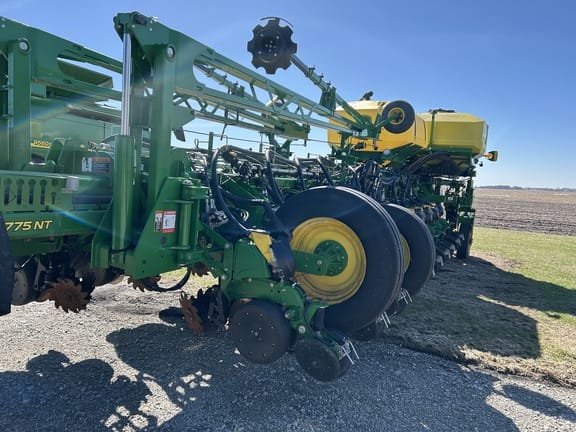 2022 John Deere 1775 Equipment Image0