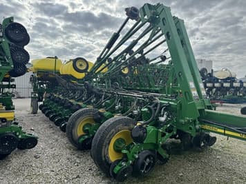 Main image John Deere 1775
