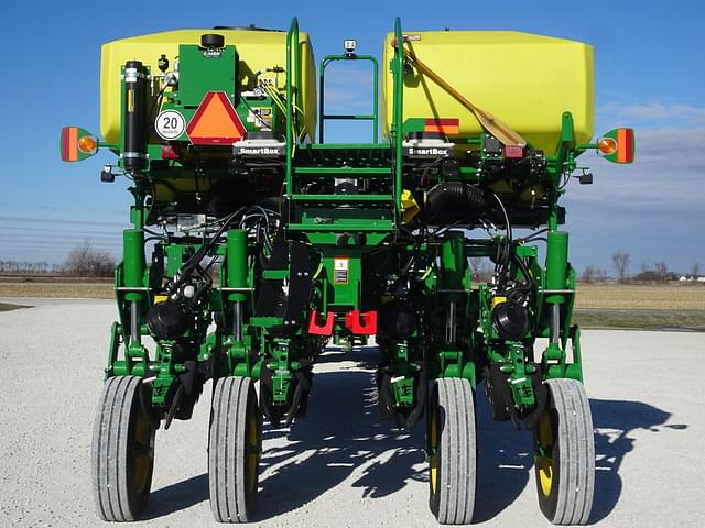 Image of John Deere 1775 equipment image 3