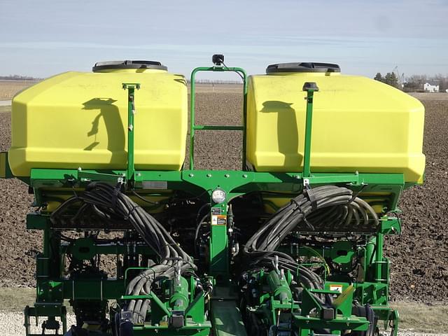 Image of John Deere 1775 equipment image 2