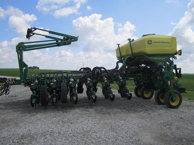 Image of John Deere 1775 equipment image 2