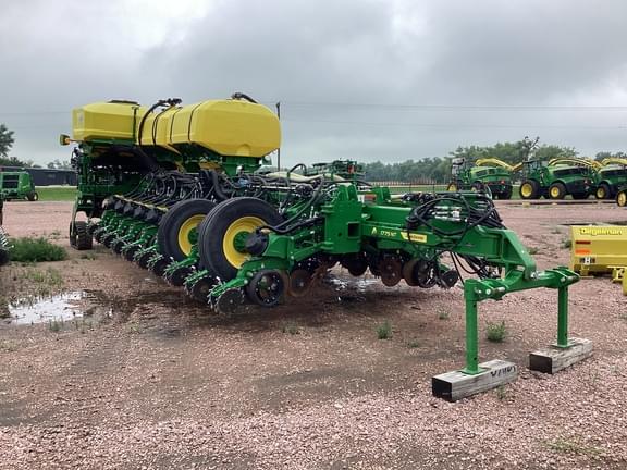 Image of John Deere 1775 equipment image 1