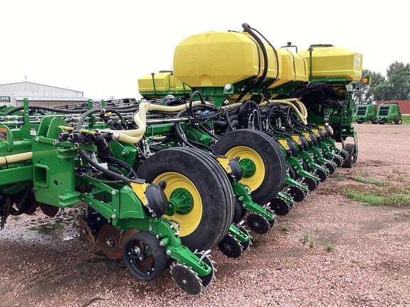 Image of John Deere 1775 equipment image 3