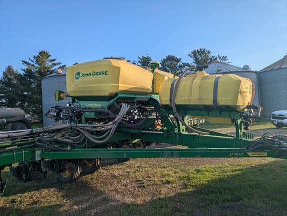 Image of John Deere 1775 equipment image 2
