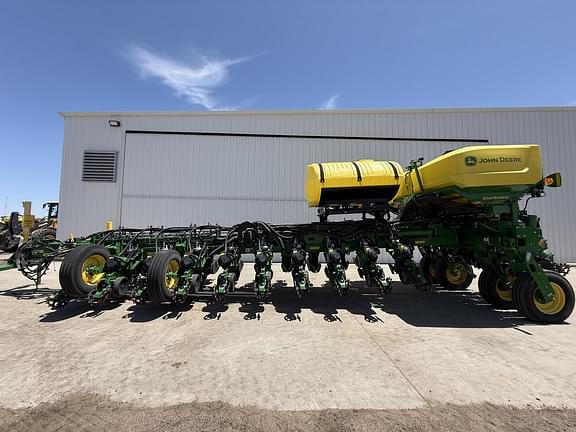 Image of John Deere 1775 Primary image