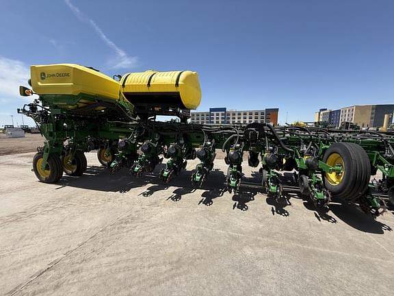 Image of John Deere 1775 equipment image 3