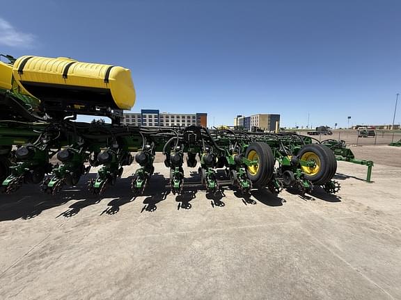 Image of John Deere 1775 equipment image 4