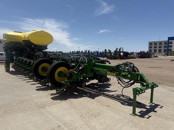Image of John Deere 1775 equipment image 2