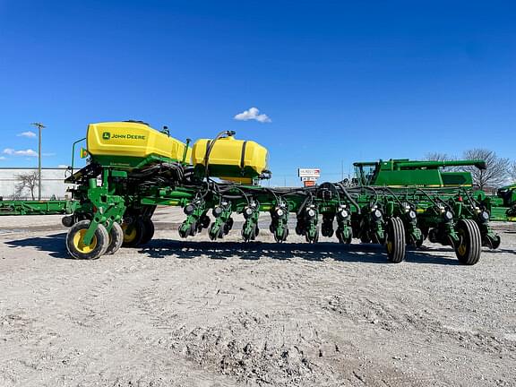 Image of John Deere 1775 equipment image 3