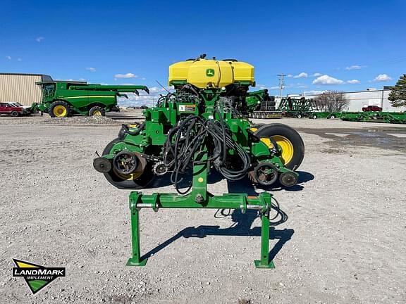 Image of John Deere 1775 equipment image 1