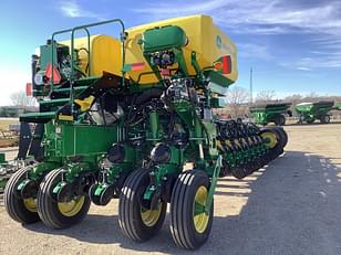 Main image John Deere 1775 5