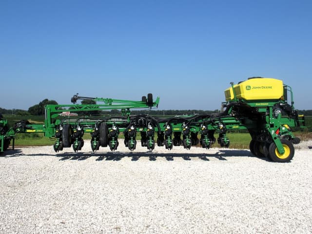 Image of John Deere 1775 equipment image 3