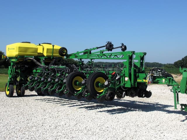 Image of John Deere 1775 equipment image 1