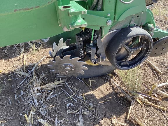 Image of John Deere 1775 equipment image 3