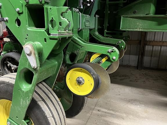 Image of John Deere 1775 equipment image 4