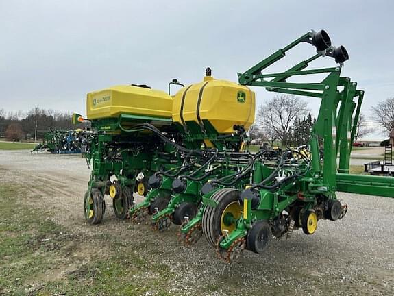 Image of John Deere 1775 equipment image 4