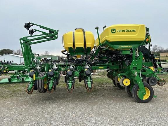 Image of John Deere 1775 equipment image 1