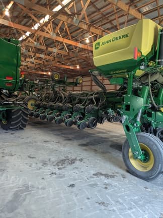 Image of John Deere 1775 Primary image